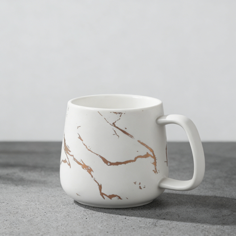 Individuell gestaltete Schwarz-Weiß-Keramiktasse