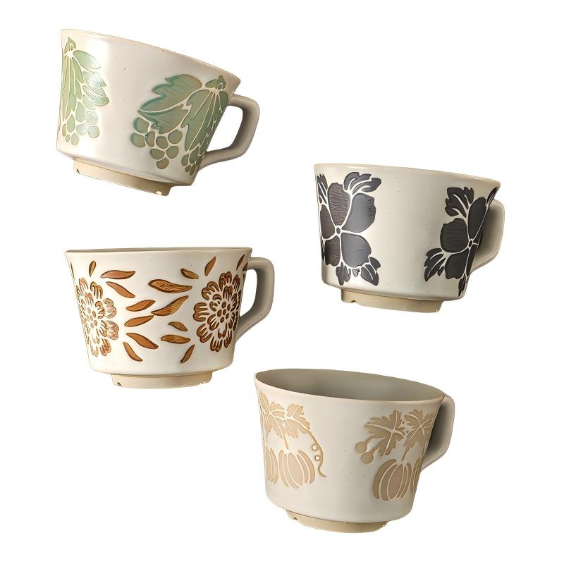 Taza de Café de Cerámica Rústica con Relieve Botánico